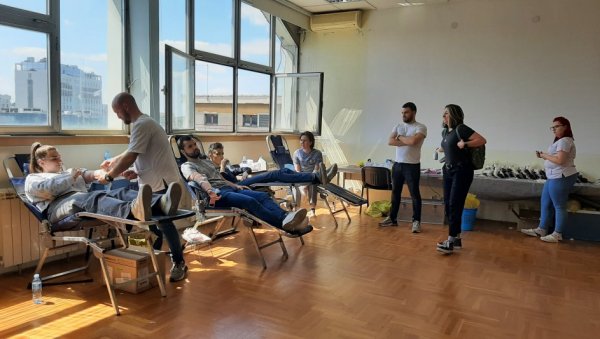 ХУМАНИТАРЦИ ИЗ РЕГИОНА: Међународна акција давања крви на Чукарици ХУМАНИТАРЦИ ИЗ РЕГИОНА: Међународна акција давања крви на Чукарици