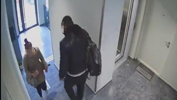 ВИДИ СЕ ДА ЈЕ ВЕШТ: Надзорне камере снимиле лопова у згради на Звездари (ВИДЕО) ВИДИ СЕ ДА ЈЕ ВЕШТ: Надзорне камере снимиле лопова у згради на Звездари (ВИДЕО)