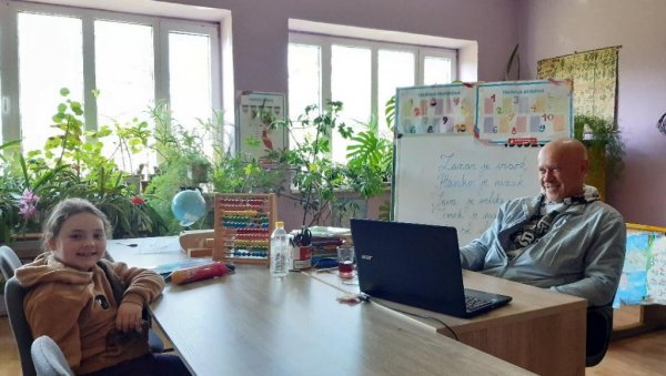 ТЕИ ЈЕ АЛЕКСАНДАР УЧИТЕЉ И ДРУГ Четворогодишња основна школа у Старој Бингули, испраћа последњег ученика?! ТЕИ ЈЕ АЛЕКСАНДАР УЧИТЕЉ И ДРУГ Четворогодишња основна школа у Старој Бингули, испраћа последњег ученика?!