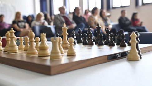 СМОТРА НАЈБОЉИХ: На Палићу се одржава Првенство Србије у шаху за жене СМОТРА НАЈБОЉИХ: На Палићу се одржава Првенство Србије у шаху за жене