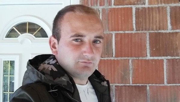МАРКО ЈЕ ИЗГУБИО ЖИВОТ ИСПРЕД УКЛЕТЕ КАФАНЕ: Случај који је потресао Трстеник 2020. године МАРКО ЈЕ ИЗГУБИО ЖИВОТ ИСПРЕД УКЛЕТЕ КАФАНЕ: Случај који је потресао Трстеник 2020. године