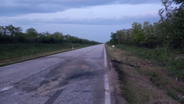 ТЕШКА САОБРАЋАЈНА НЕСРЕЋА КОД ЗРЕЊАНИНА: Погинуло двоје младих људи ТЕШКА САОБРАЋАЈНА НЕСРЕЋА КОД ЗРЕЊАНИНА: Погинуло двоје младих људи