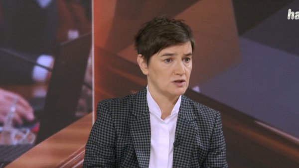 БРНАБИЋ: Лутовац је за своје слике на којима се смеје рекао да протести нису комеморативни скуп, већ политички! БРНАБИЋ: Лутовац је за своје слике на којима се смеје рекао да протести нису комеморативни скуп, већ политички!