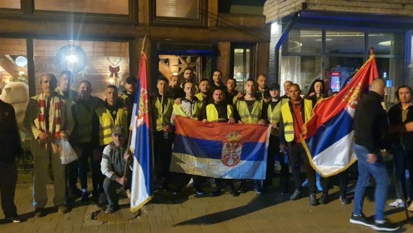 ЗА ВУЧИЋА НАМ НИШТА НИЈЕ ТЕШКО: Младићи из Косовског Поморавља данас препешачили око 70 километара ЗА ВУЧИЋА НАМ НИШТА НИЈЕ ТЕШКО: Младићи из Косовског Поморавља данас препешачили око 70 километара