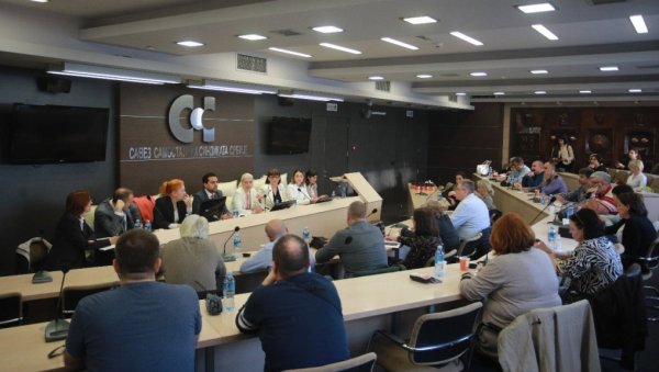 ОВЕ ГОДИНЕ РЕШИЋЕ СЕ ПРОБЛЕМ ПЛАТА У НАУЦИ: Министрка Јелена Беговић на седници одбора синдиката науке