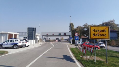 ГРАНИЧНИ ПРЕЛАЗ  НАКОВО ОТВОРЕН ДО ПОНОЋИ: Због одржавања ноћног базара у суботу Кикинди (ФОТО)