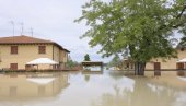 BROJ STRADALIH RASTE: Razorne poplave uzimaju sve veći danak širom Italije (FOTO) BROJ STRADALIH RASTE: Razorne poplave uzimaju sve veći danak širom Italije (FOTO)