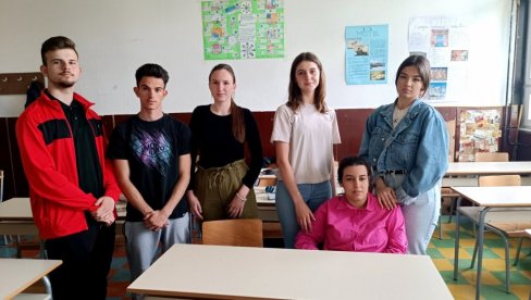 KAKO IZABRATI SREDNJU ŠKOLU ILI FAKULTET? Pred svršenim osnovcima i srednjoškolcima u Istočnom Sarajevu dilema KAKO IZABRATI SREDNJU ŠKOLU ILI FAKULTET? Pred svršenim osnovcima i srednjoškolcima u Istočnom Sarajevu dilema