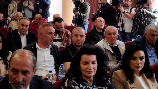 ПОДРЖАВА АЉБИНА И ОПОЗИЦИЈУ: Милуновић данас код Куртија који отима општину Косовска Митровица ПОДРЖАВА АЉБИНА И ОПОЗИЦИЈУ: Милуновић данас код Куртија који отима општину Косовска Митровица