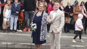 MEDO SA BAKOM NA MATURSKO VEČE Nesvakidašnji gest gimnazijalca iz Rožaja MEDO SA BAKOM NA MATURSKO VEČE Nesvakidašnji gest gimnazijalca iz Rožaja