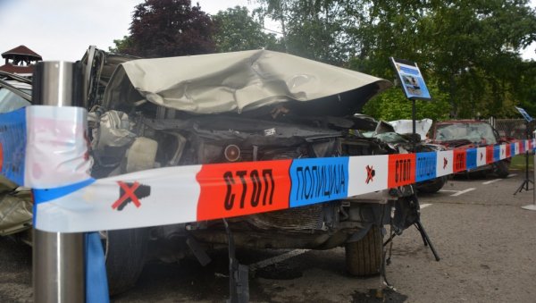 ПРЕ НЕГО ДА СЕДНЕТЕ ЗА ВОЛАН, ДОБРО ПОГЛЕДАЈТЕ Ове ФОТОГРАФИЈЕ: Хаварисана возила из саобраћајних несрећа у Крушевцу (ФОТО/ВИДЕО) ПРЕ НЕГО ДА СЕДНЕТЕ ЗА ВОЛАН, ДОБРО ПОГЛЕДАЈТЕ Ове ФОТОГРАФИЈЕ: Хаварисана возила из саобраћајних несрећа у Крушевцу (ФОТО/ВИДЕО)