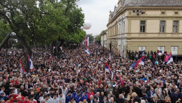 ВИДИМО СЕ У БЕОГРАДУ - ЖИВЕЛА СРБИЈА! Прелепе слике из Панчева - Вучић није крио колико је срећан (ФОТО) ВИДИМО СЕ У БЕОГРАДУ - ЖИВЕЛА СРБИЈА! Прелепе слике из Панчева - Вучић није крио колико је срећан (ФОТО)