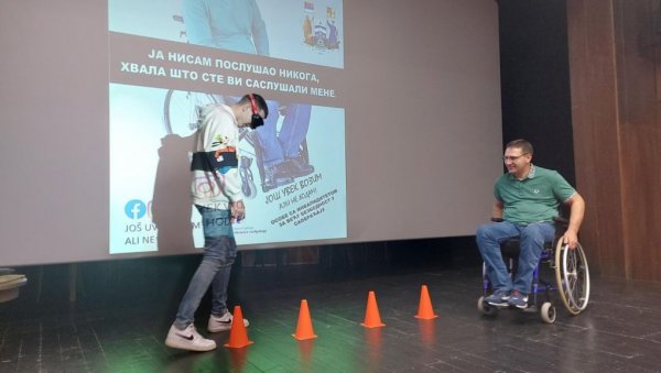 НА МАТУРУ БЕЗ АУТОМОБИЛА: Трибина Агенције за безбедност саобраћаја у Општини Звездара НА МАТУРУ БЕЗ АУТОМОБИЛА: Трибина Агенције за безбедност саобраћаја у Општини Звездара
