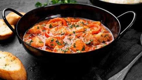 NAJBOLJI RECEPT ZA KAFANSKI SVINJSKI GULAŠ: Zasitni ručak s mesom koji svima uspeva i ide uz sve NAJBOLJI RECEPT ZA KAFANSKI SVINJSKI GULAŠ: Zasitni ručak s mesom koji svima uspeva i ide uz sve