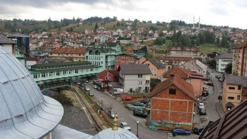 TUČA U ROŽAJAMA: Nožem povređene tri, uhapšene dve osobe