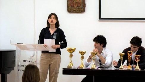 GOVORNICA NA POKLON: Opština Stari grad nagradila Debatni klub Prve beogradske gimnazije GOVORNICA NA POKLON: Opština Stari grad nagradila Debatni klub Prve beogradske gimnazije