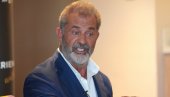 MEL GIBSON OSUO PALJBU PO GUVERNERU KALIFORNIJE: Novac od poreza potrošio na gel za kosu MEL GIBSON OSUO PALJBU PO GUVERNERU KALIFORNIJE: Novac od poreza potrošio na gel za kosu