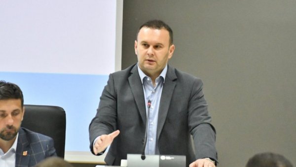 ЉУБИША ЋОСИЋ ОСТАЈЕ ПРВИ ЧОВЕК ИСТОЧНОГ САРАЈЕВА Потврдио да неће у Савет министара БиХ ЉУБИША ЋОСИЋ ОСТАЈЕ ПРВИ ЧОВЕК ИСТОЧНОГ САРАЈЕВА Потврдио да неће у Савет министара БиХ