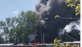 ЗАПАЛИЛИ СЕ СТАРИ ЛАСТИНИ АУТОБУСИ: Пожар у Смедеревској Паланци (ВИДЕО) ЗАПАЛИЛИ СЕ СТАРИ ЛАСТИНИ АУТОБУСИ: Пожар у Смедеревској Паланци (ВИДЕО)