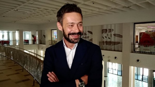 БОЛНА ЉУБА, БОЛНА ЛЕЖИ: Милан Васић о песми коју је радио са Љубишом Павковићем (ВИДЕО) БОЛНА ЉУБА, БОЛНА ЛЕЖИ: Милан Васић о песми коју је радио са Љубишом Павковићем (ВИДЕО)