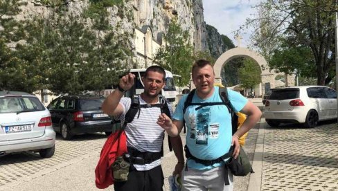 POHOD SVETOM VASILIJU ZA MAGDALENIN OSMEH: Miličević i Vuković iz Istočnog Sarajeva pešačili na poklonjenje do Ostroga POHOD SVETOM VASILIJU ZA MAGDALENIN OSMEH: Miličević i Vuković iz Istočnog Sarajeva pešačili na poklonjenje do Ostroga