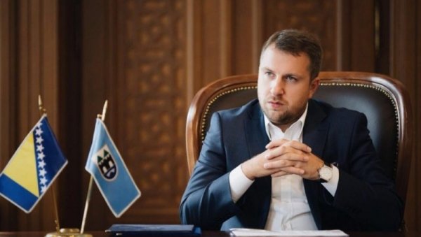 СКАКА СА ЛИСИЦАМА У ТУЖИЛАШТВУ: Малверзације бившег сарајевског градоначелника СКАКА СА ЛИСИЦАМА У ТУЖИЛАШТВУ: Малверзације бившег сарајевског градоначелника