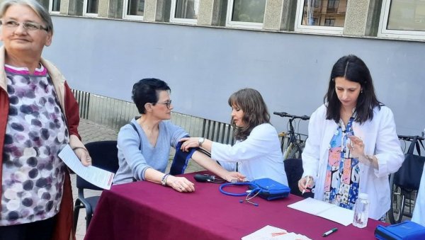 ПРОМОЦИЈА ЗДРАВИХ СТИЛОВА ЖИВОТА: У Власотинцу одржан „Базар здравља“ ПРОМОЦИЈА ЗДРАВИХ СТИЛОВА ЖИВОТА: У Власотинцу одржан „Базар здравља“