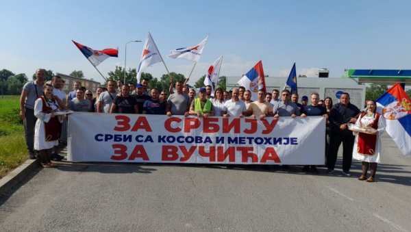СРБИ ИЗ СЕВЕРНЕ МИТРОВИЦЕ И ЛЕПОСАВИЋА СТИГЛИ ДО ЛАЈКОВЦА: Подршка браћи из Косовског Поморавља СРБИ ИЗ СЕВЕРНЕ МИТРОВИЦЕ И ЛЕПОСАВИЋА СТИГЛИ ДО ЛАЈКОВЦА: Подршка браћи из Косовског Поморавља