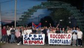 ДОЧЕКАНИ УЗ ПОГАЧУ И СО: Срби из Косовског Поморавља стигли до Смедерева (ФОТО) ДОЧЕКАНИ УЗ ПОГАЧУ И СО: Срби из Косовског Поморавља стигли до Смедерева (ФОТО)