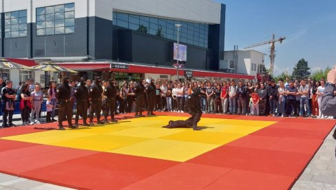U SUSRET UPISU: Srednjoškolcima Sarajevsko-romanijske regije predstavljena škola MUP U SUSRET UPISU: Srednjoškolcima Sarajevsko-romanijske regije predstavljena škola MUP