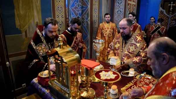 КИЈЕВ НАСТАВЉА ПРОГОН ПРАВОСЛАВНЕ ЦРКВЕ: Ухапшен митрополит, предат Служби безбедности КИЈЕВ НАСТАВЉА ПРОГОН ПРАВОСЛАВНЕ ЦРКВЕ: Ухапшен митрополит, предат Служби безбедности