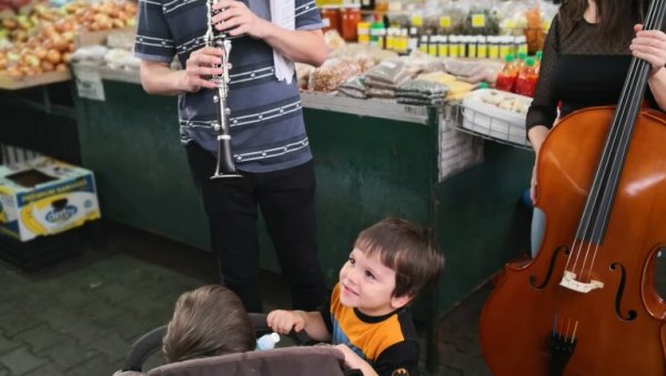 НА НОВОСАДСКИМ ПИЈАЦАМА И ХРАНА ЗА УШИ: Следећег викенда први концерти новог циклуса извођења класичне музике