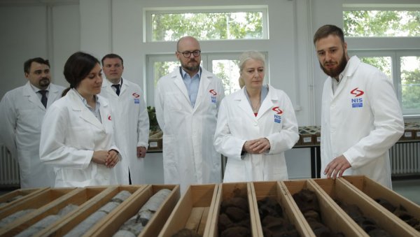 Министарка Беговић посетила Научно-технолошки центар НИС-а Министарка Беговић посетила Научно-технолошки центар НИС-а