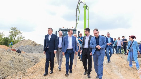 ЛАКШЕ ДО БУДУЋЕ БРЗЕ САОБРАЋАЈНИЦЕ: Пут Стапар-Сивац треба да буде комплетно завршен до јесени ЛАКШЕ ДО БУДУЋЕ БРЗЕ САОБРАЋАЈНИЦЕ: Пут Стапар-Сивац треба да буде комплетно завршен до јесени