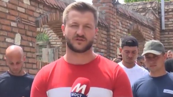 БЕЗ ВУЧИЋА НЕ БИСМО ОПСТАЛИ НИ ДАН: Најбољи одговор опозицији и Куртијевим сателитима са КиМ (ВИДЕО) БЕЗ ВУЧИЋА НЕ БИСМО ОПСТАЛИ НИ ДАН: Најбољи одговор опозицији и Куртијевим сателитима са КиМ (ВИДЕО)
