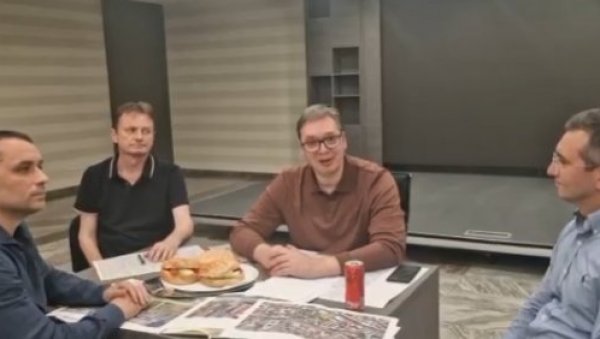 ВУЧИЋ СЕ ОГЛАСИО НА ИНСТАГРАМУ: Последње припреме за скуп Србија наде (ВИДЕО) ВУЧИЋ СЕ ОГЛАСИО НА ИНСТАГРАМУ: Последње припреме за скуп Србија наде (ВИДЕО)