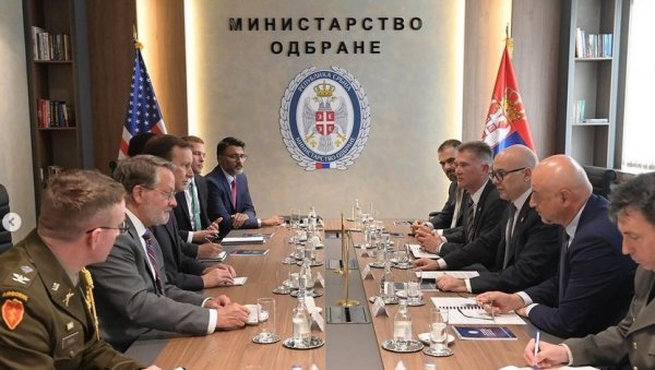 САСТАНАК МИНИСТРА ВУЧЕВИЋА СА ДЕЛЕГАЦИЈОМ СЕНАТА САД: Формирање ЗСО обавеза коју је приштинска страна преузела и неопходно је и да је испуни САСТАНАК МИНИСТРА ВУЧЕВИЋА СА ДЕЛЕГАЦИЈОМ СЕНАТА САД: Формирање ЗСО обавеза коју је приштинска страна преузела и неопходно је и да је испуни