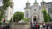 ИСПРЕД ВЕЗНЕСЕЊСКЕ ЦРКВЕ ДОЧЕКАНА РУКА СВЕТОГ САВЕ: Сутра на челу Спасовданске литије