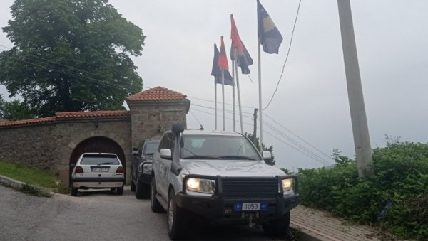 НА ШТА СЕ ЗАКЛИЊУ КУРТИЈЕВИ ТЕРОРИСТИ? На Спасовдан би да легализују свој тероризам, а чувају их и КФОР и ЕУЛЕКС (ФОТО) НА ШТА СЕ ЗАКЛИЊУ КУРТИЈЕВИ ТЕРОРИСТИ? На Спасовдан би да легализују свој тероризам, а чувају их и КФОР и ЕУЛЕКС (ФОТО)