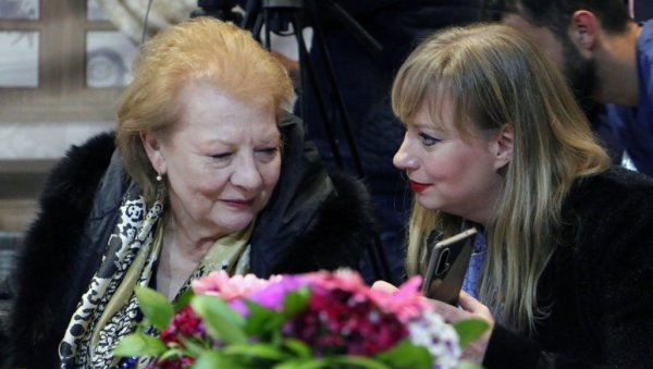 ТЕШКО МИ ЈЕ, ПРЕМИНУЛА ЈЕ ЈУТРОС: Огласила се ћерка Радмиле Живковић ТЕШКО МИ ЈЕ, ПРЕМИНУЛА ЈЕ ЈУТРОС: Огласила се ћерка Радмиле Живковић