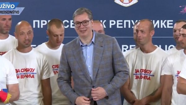 ВЕРА У ОПСТАНАК НА ОГЊИШТУ: Сусрет председника Вучића са Србима са КиМ који су пешице кренули на скуп Србија наде ВЕРА У ОПСТАНАК НА ОГЊИШТУ: Сусрет председника Вучића са Србима са КиМ који су пешице кренули на скуп Србија наде