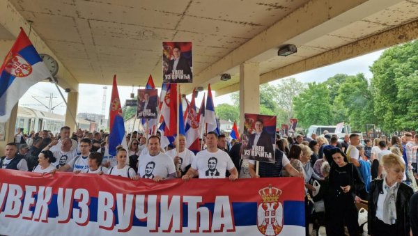 СРБИЈА НАДЕ: Грађани из свих крајева наше земље кренули на највећи скуп у Београду (ВИДЕО) СРБИЈА НАДЕ: Грађани из свих крајева наше земље кренули на највећи скуп у Београду (ВИДЕО)