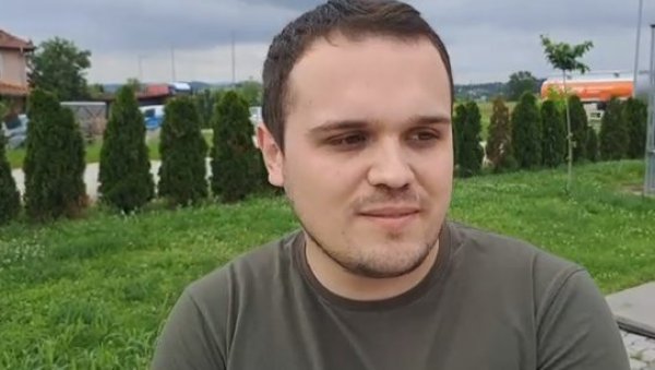 ПОДРШКА ПРЕДСЕДНИКУ: Син винара из Велике Хоче коме су Албанци одузели вино кренуо да подржи Вучића! (ВИДЕО) ПОДРШКА ПРЕДСЕДНИКУ: Син винара из Велике Хоче коме су Албанци одузели вино кренуо да подржи Вучића! (ВИДЕО)