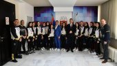 ПРИЈЕМ ЗА ШАМПИОНКЕ: Градоначелник Краљева угостио младе рукометашице Металца (ФОТО) ПРИЈЕМ ЗА ШАМПИОНКЕ: Градоначелник Краљева угостио младе рукометашице Металца (ФОТО)