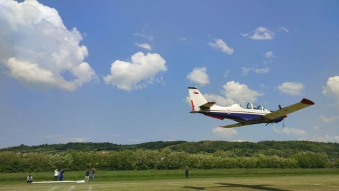 AERO SKUP “PUKOVNIK MILENKO PAVLOVIĆ”: Na sportskom aerodromu u Divcima kod Valjeva.