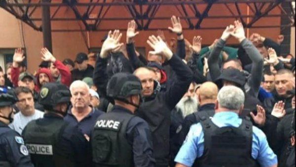 ТЕРОР КУРТИЈЕВЕ ПОЛИЦИЈЕ: Повређени Срби примљени у болницу ТЕРОР КУРТИЈЕВЕ ПОЛИЦИЈЕ: Повређени Срби примљени у болницу