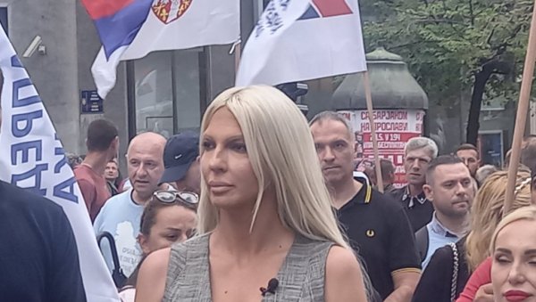 КАРЛЕУША НА СКУПУ СРБИЈА НАДЕ: Увек била на страни истине и народа (ФОТО,ВИДЕО) КАРЛЕУША НА СКУПУ СРБИЈА НАДЕ: Увек била на страни истине и народа (ФОТО,ВИДЕО)