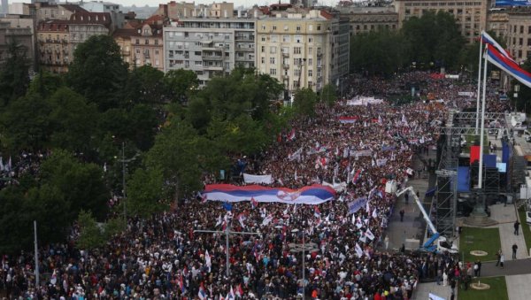 ВУЧИЋ: Никад нисам говорио пред већим бројем људи, увек ћу бити ваш ВУЧИЋ: Никад нисам говорио пред већим бројем људи, увек ћу бити ваш