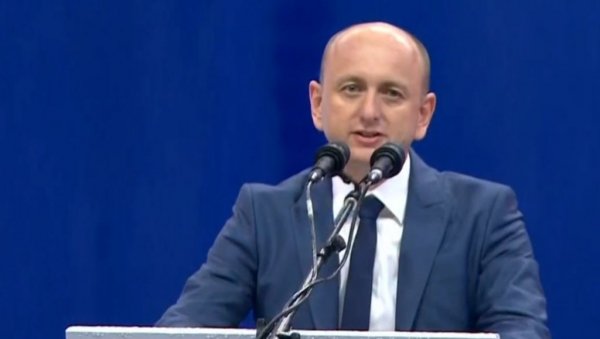 КНЕЖЕВИЋ: Криза око разграничења Зете и Главног града може кулминирати и раскидом коалиције, Спајић да се укључи КНЕЖЕВИЋ: Криза око разграничења Зете и Главног града може кулминирати и раскидом коалиције, Спајић да се укључи