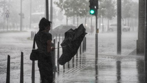 HITNO UPOZORENJE RHMZ: Stižu pljuskovi sa grmljavinom, na snazi žuti meteo alarm (FOTO)